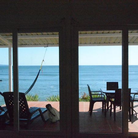 Oceanfront Bungalows - Paradise Rentals Santa Catalina Eksteriør bilde